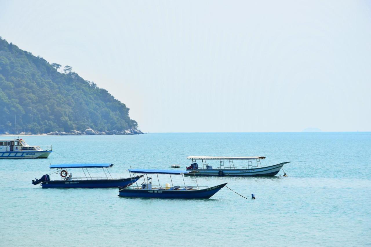 Avi Pangkor Beach Resort Kampong Pasir Bogak Exterior foto